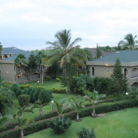 Palm Oasis Resort Garissa Exterior foto