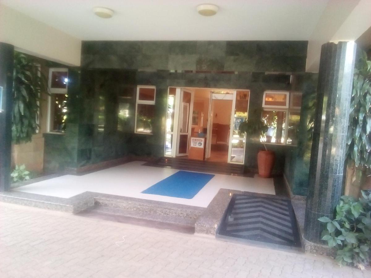 Palm Oasis Resort Garissa Exterior foto